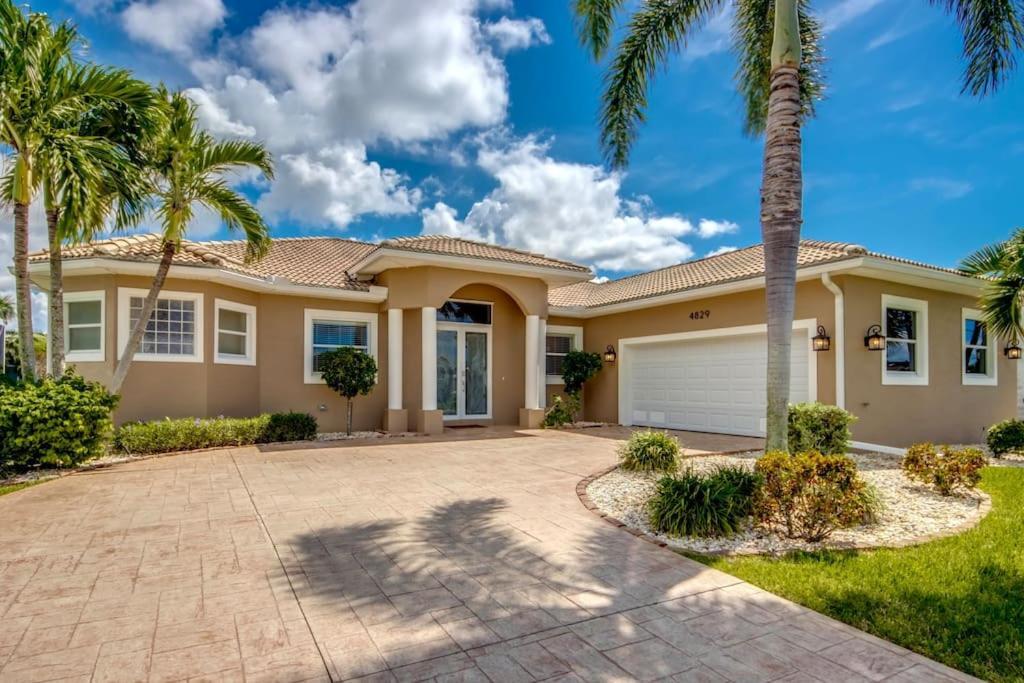 Villa Martinique By Coralvilla Cape Coral Exteriör bild